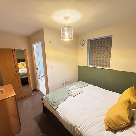 The Vogue Stay, 3 Bedrooms, 2 Bathrooms, Ideal For Jr & Oxford Hospitals, Free Carpark, Conveniently Located For Ring Road Access, 2 Miles From Oxford City Centre Easy Car & Bus Route Kültér fotó