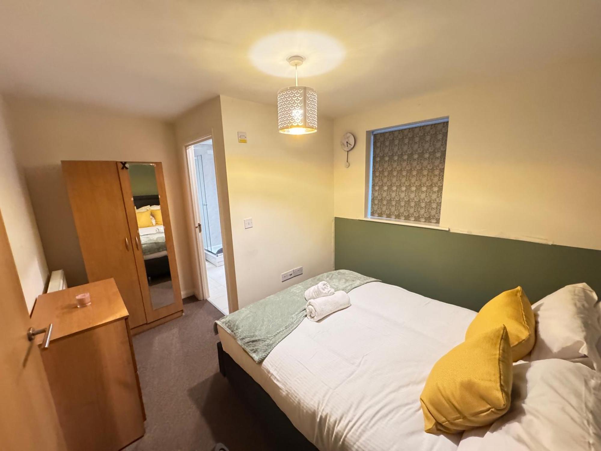The Vogue Stay, 3 Bedrooms, 2 Bathrooms, Ideal For Jr & Oxford Hospitals, Free Carpark, Conveniently Located For Ring Road Access, 2 Miles From Oxford City Centre Easy Car & Bus Route Kültér fotó