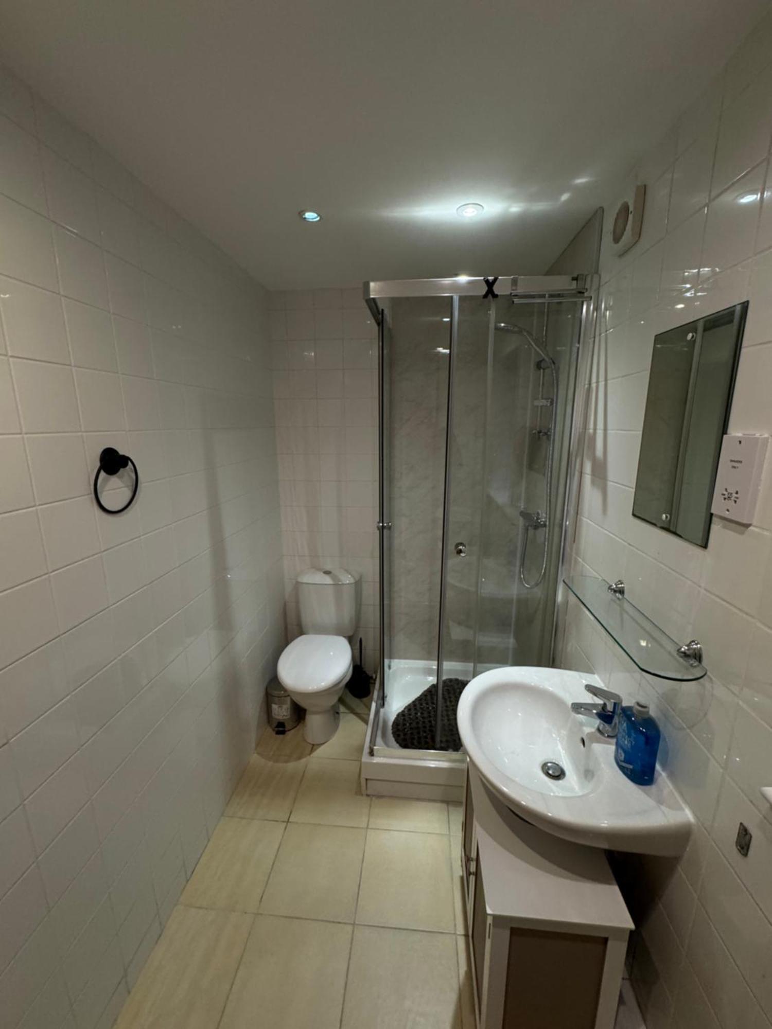 The Vogue Stay, 3 Bedrooms, 2 Bathrooms, Ideal For Jr & Oxford Hospitals, Free Carpark, Conveniently Located For Ring Road Access, 2 Miles From Oxford City Centre Easy Car & Bus Route Kültér fotó