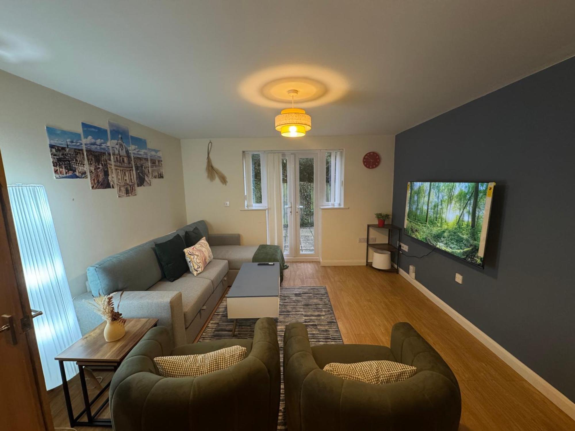 The Vogue Stay, 3 Bedrooms, 2 Bathrooms, Ideal For Jr & Oxford Hospitals, Free Carpark, Conveniently Located For Ring Road Access, 2 Miles From Oxford City Centre Easy Car & Bus Route Kültér fotó