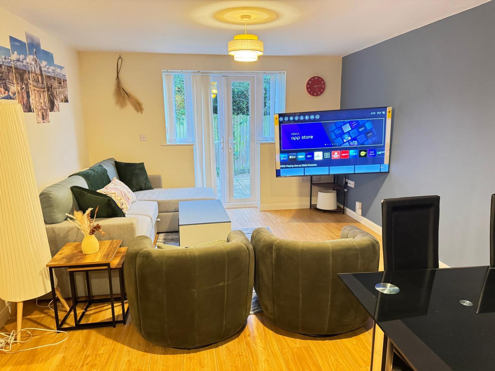 The Vogue Stay, 3 Bedrooms, 2 Bathrooms, Ideal For Jr & Oxford Hospitals, Free Carpark, Conveniently Located For Ring Road Access, 2 Miles From Oxford City Centre Easy Car & Bus Route Kültér fotó