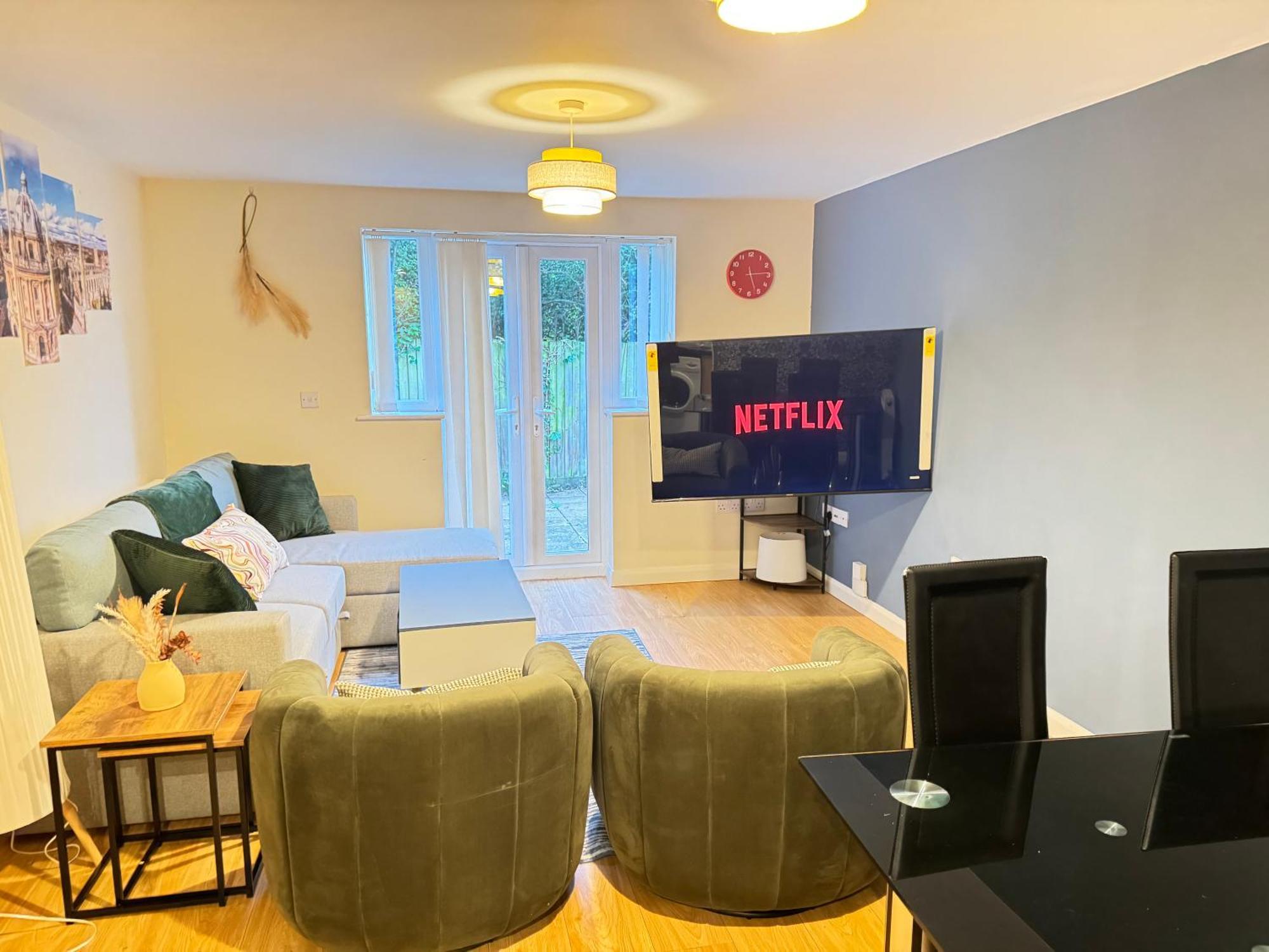 The Vogue Stay, 3 Bedrooms, 2 Bathrooms, Ideal For Jr & Oxford Hospitals, Free Carpark, Conveniently Located For Ring Road Access, 2 Miles From Oxford City Centre Easy Car & Bus Route Kültér fotó