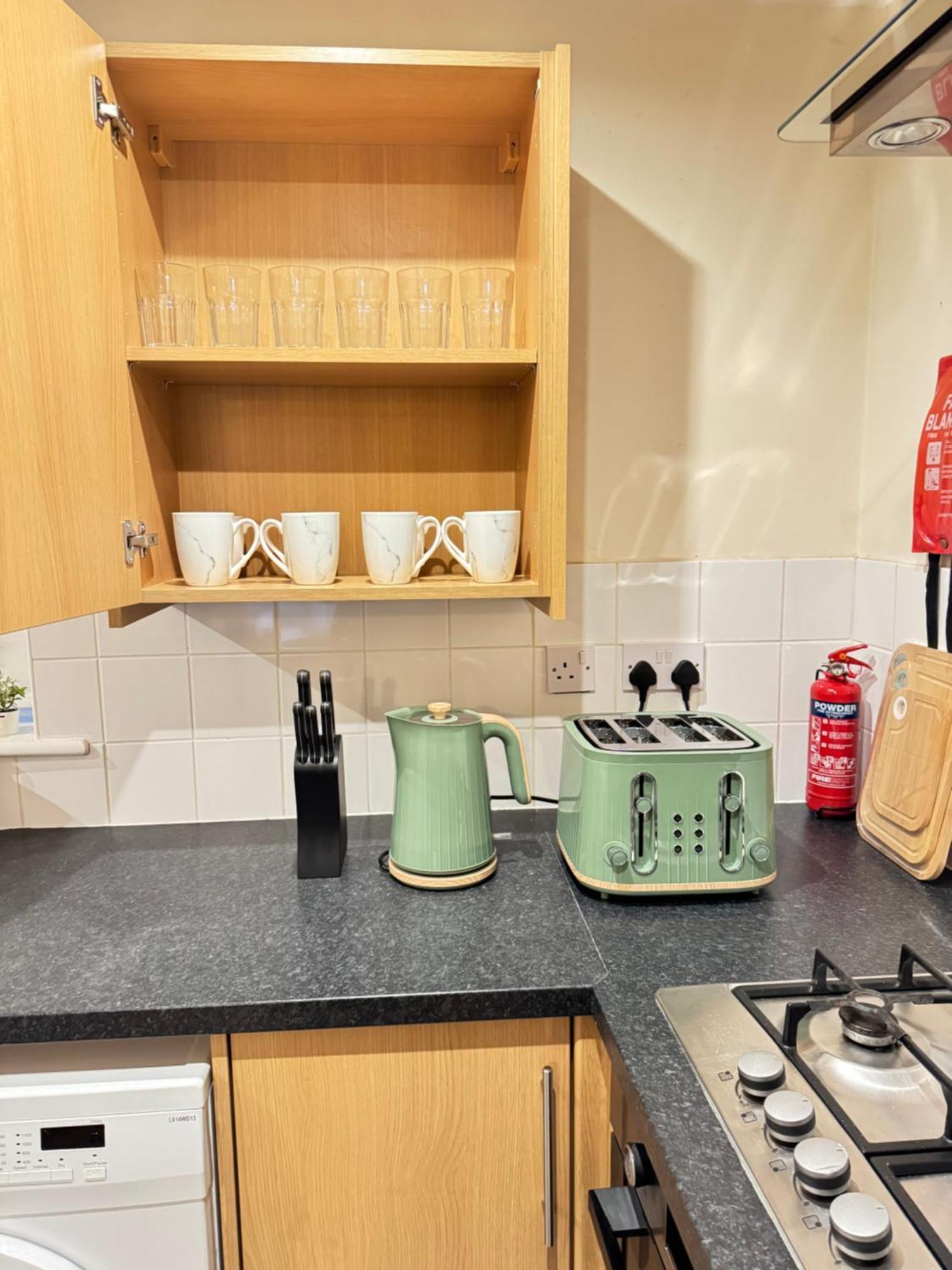 The Vogue Stay, 3 Bedrooms, 2 Bathrooms, Ideal For Jr & Oxford Hospitals, Free Carpark, Conveniently Located For Ring Road Access, 2 Miles From Oxford City Centre Easy Car & Bus Route Kültér fotó