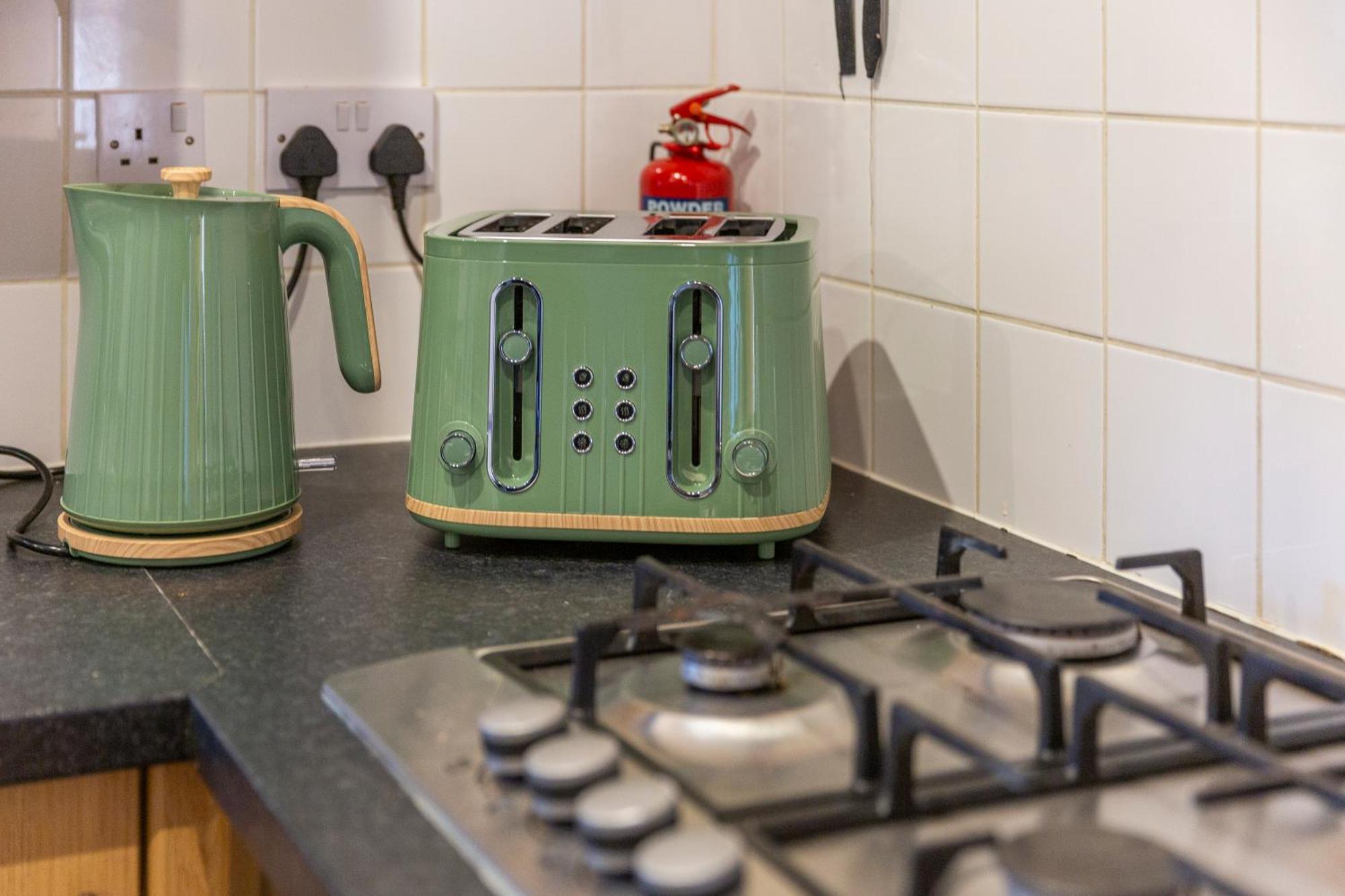 The Vogue Stay, 3 Bedrooms, 2 Bathrooms, Ideal For Jr & Oxford Hospitals, Free Carpark, Conveniently Located For Ring Road Access, 2 Miles From Oxford City Centre Easy Car & Bus Route Kültér fotó