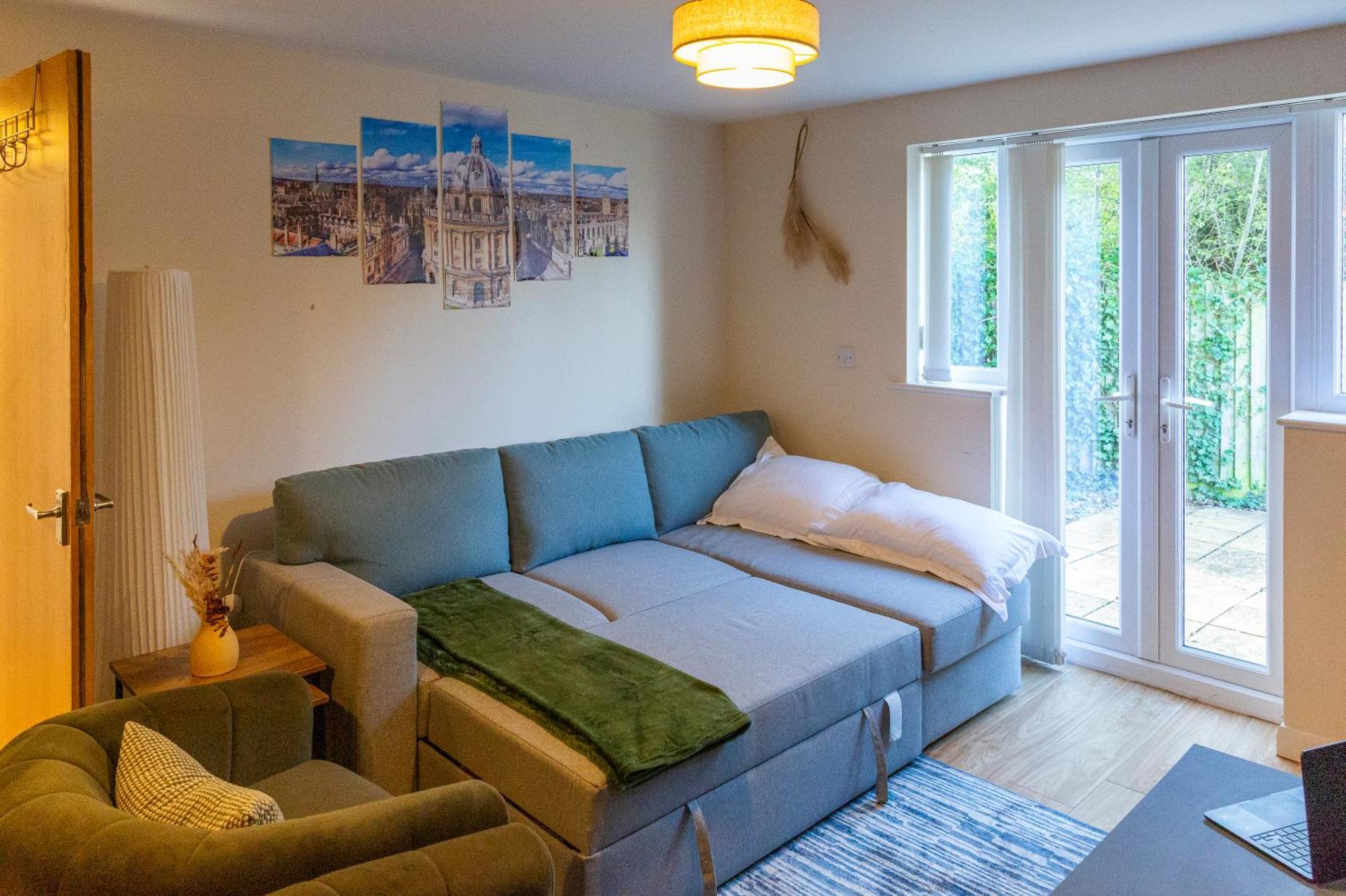 The Vogue Stay, 3 Bedrooms, 2 Bathrooms, Ideal For Jr & Oxford Hospitals, Free Carpark, Conveniently Located For Ring Road Access, 2 Miles From Oxford City Centre Easy Car & Bus Route Kültér fotó