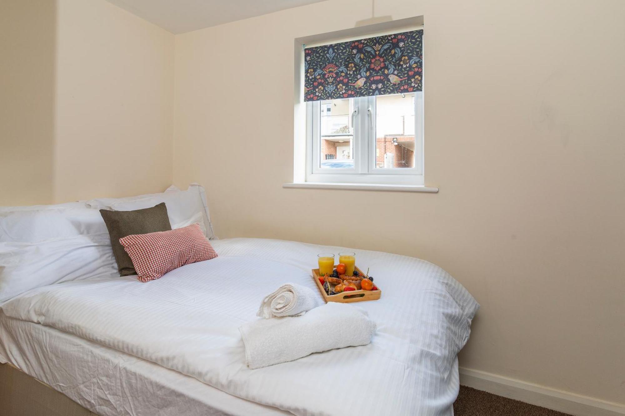 The Vogue Stay, 3 Bedrooms, 2 Bathrooms, Ideal For Jr & Oxford Hospitals, Free Carpark, Conveniently Located For Ring Road Access, 2 Miles From Oxford City Centre Easy Car & Bus Route Kültér fotó