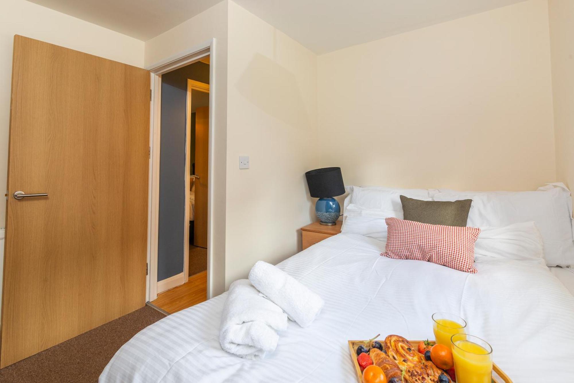The Vogue Stay, 3 Bedrooms, 2 Bathrooms, Ideal For Jr & Oxford Hospitals, Free Carpark, Conveniently Located For Ring Road Access, 2 Miles From Oxford City Centre Easy Car & Bus Route Kültér fotó