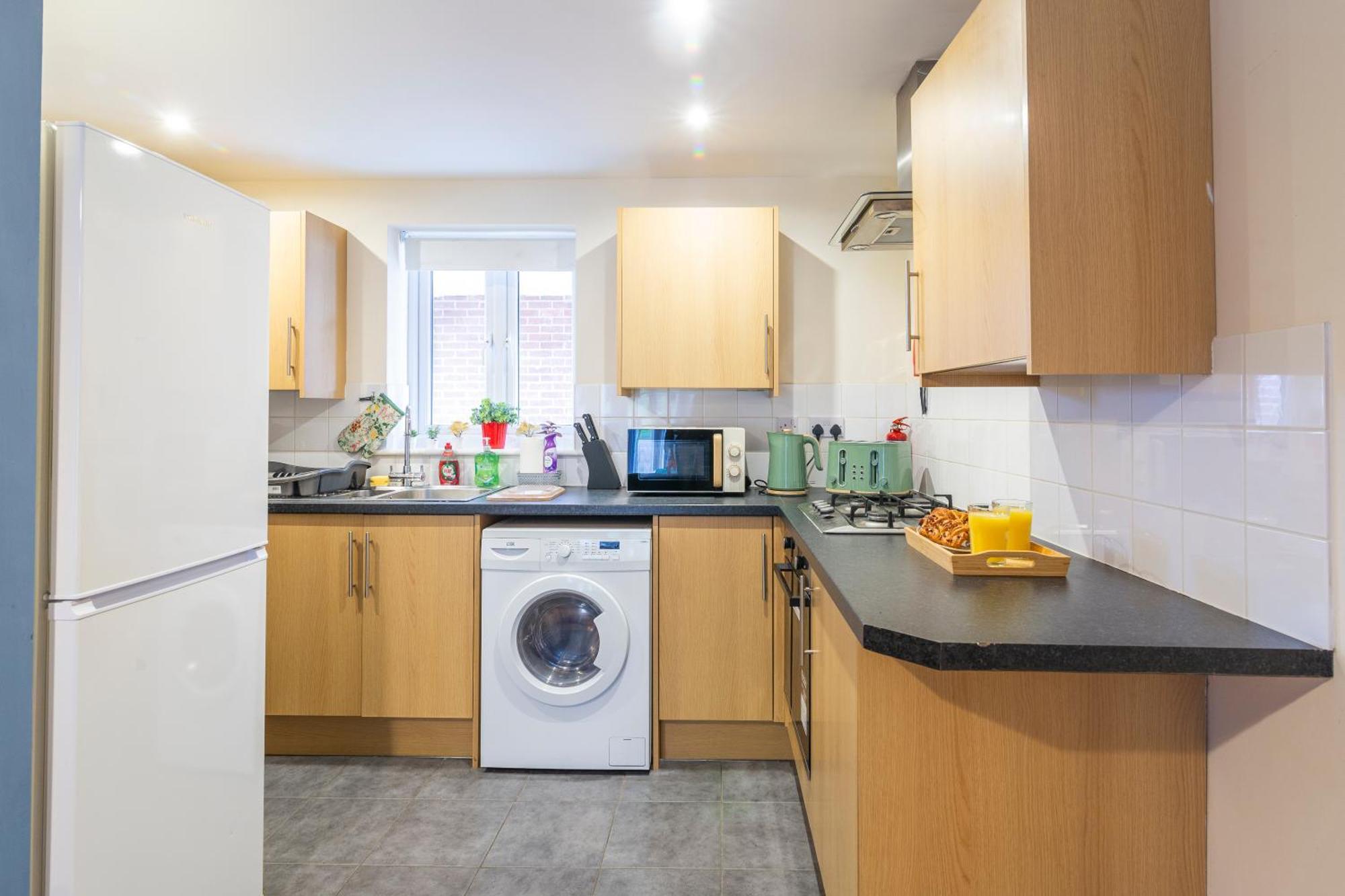 The Vogue Stay, 3 Bedrooms, 2 Bathrooms, Ideal For Jr & Oxford Hospitals, Free Carpark, Conveniently Located For Ring Road Access, 2 Miles From Oxford City Centre Easy Car & Bus Route Kültér fotó