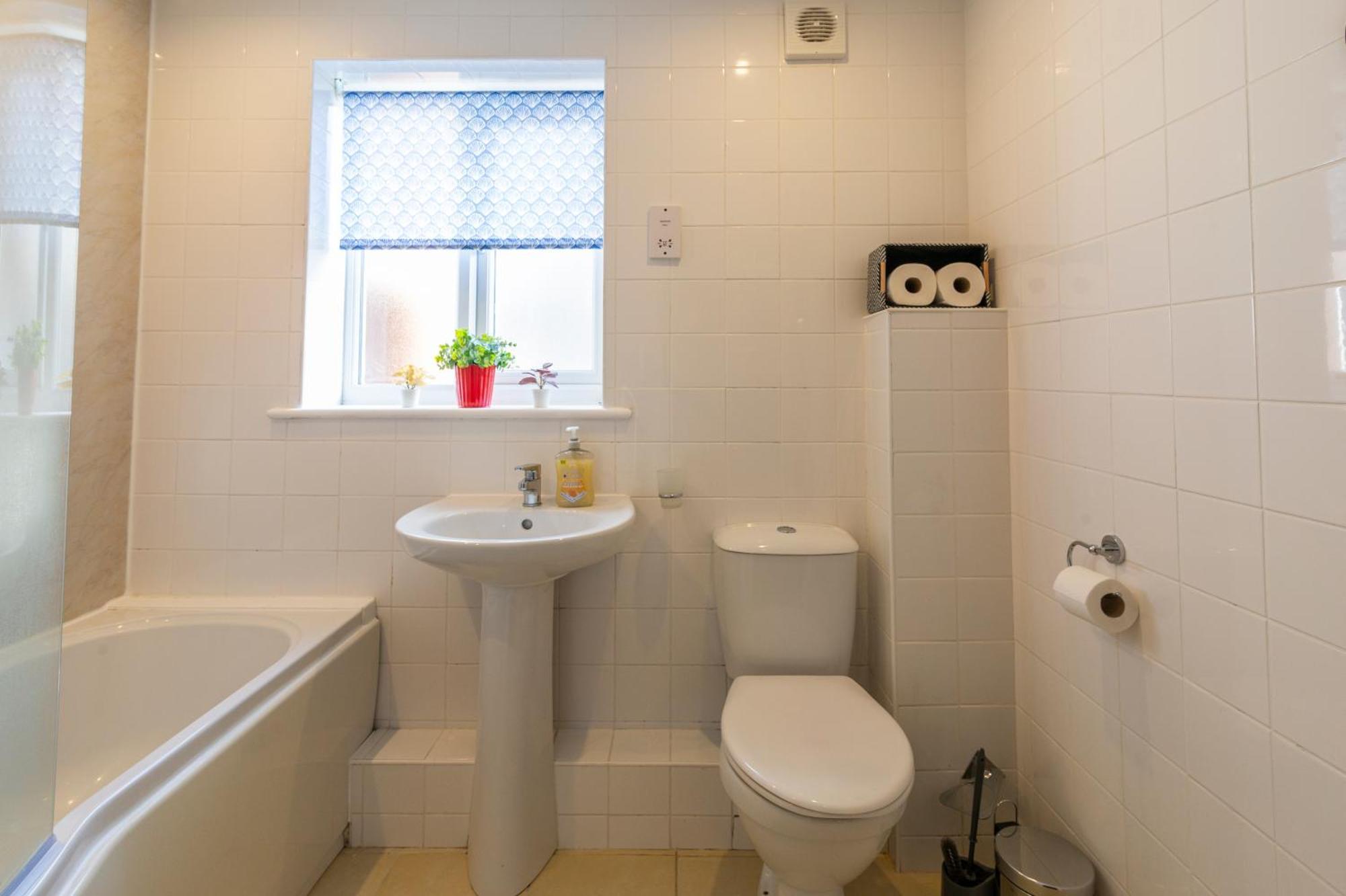 The Vogue Stay, 3 Bedrooms, 2 Bathrooms, Ideal For Jr & Oxford Hospitals, Free Carpark, Conveniently Located For Ring Road Access, 2 Miles From Oxford City Centre Easy Car & Bus Route Kültér fotó