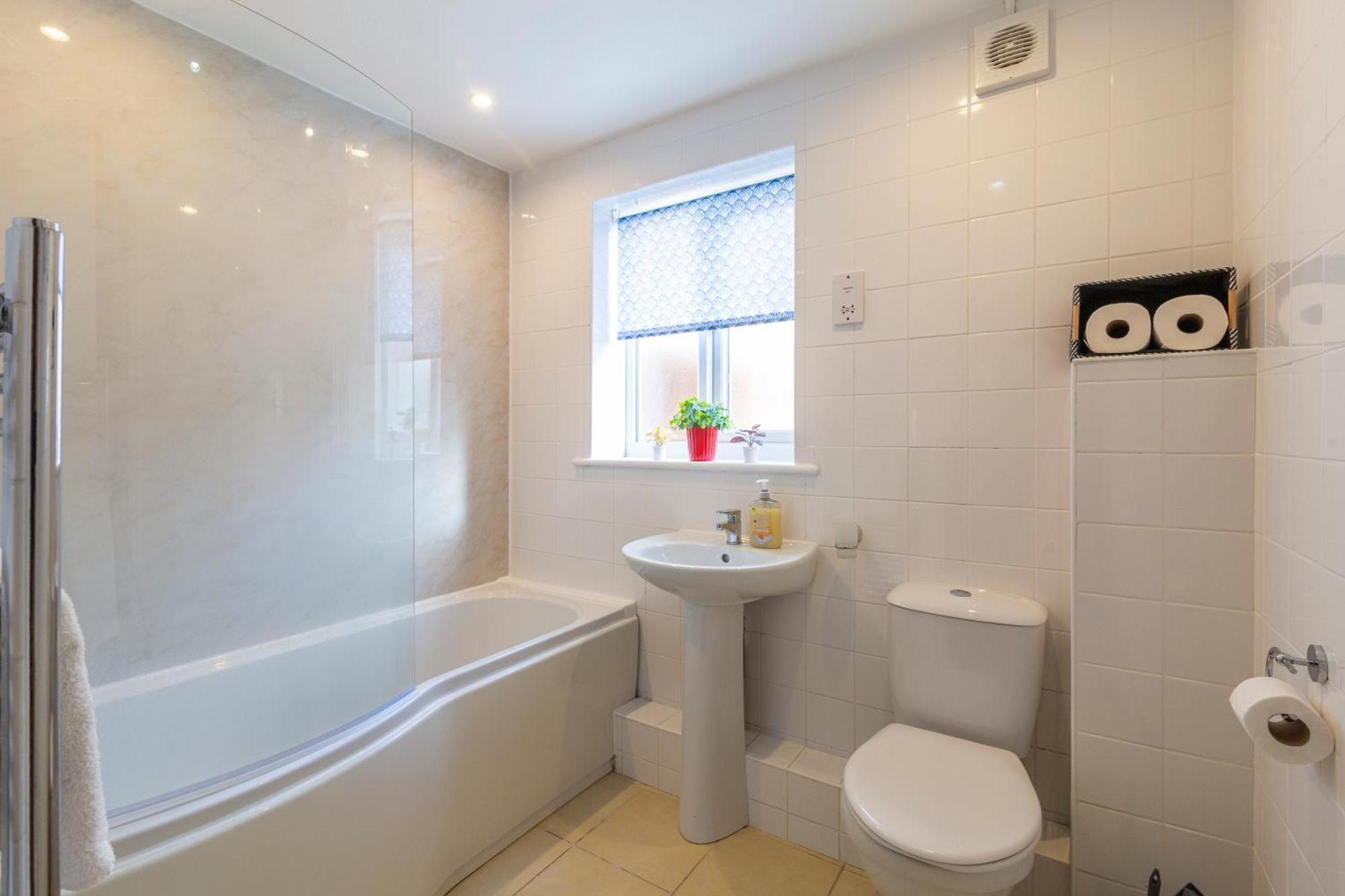The Vogue Stay, 3 Bedrooms, 2 Bathrooms, Ideal For Jr & Oxford Hospitals, Free Carpark, Conveniently Located For Ring Road Access, 2 Miles From Oxford City Centre Easy Car & Bus Route Kültér fotó